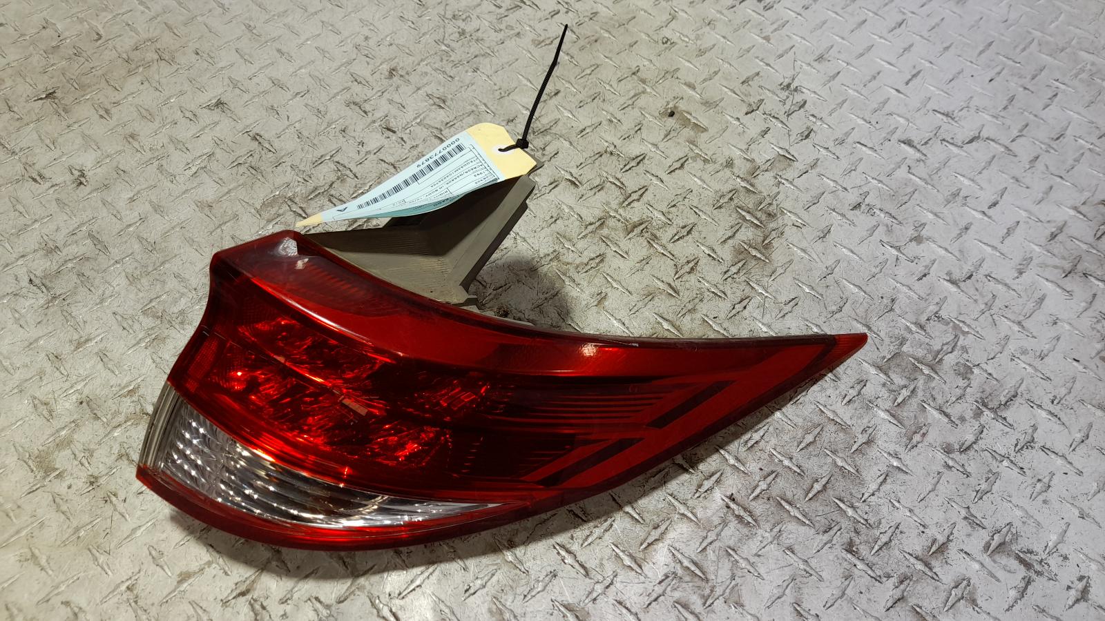 View Auto part Right Taillight Toyota Tarago 2013