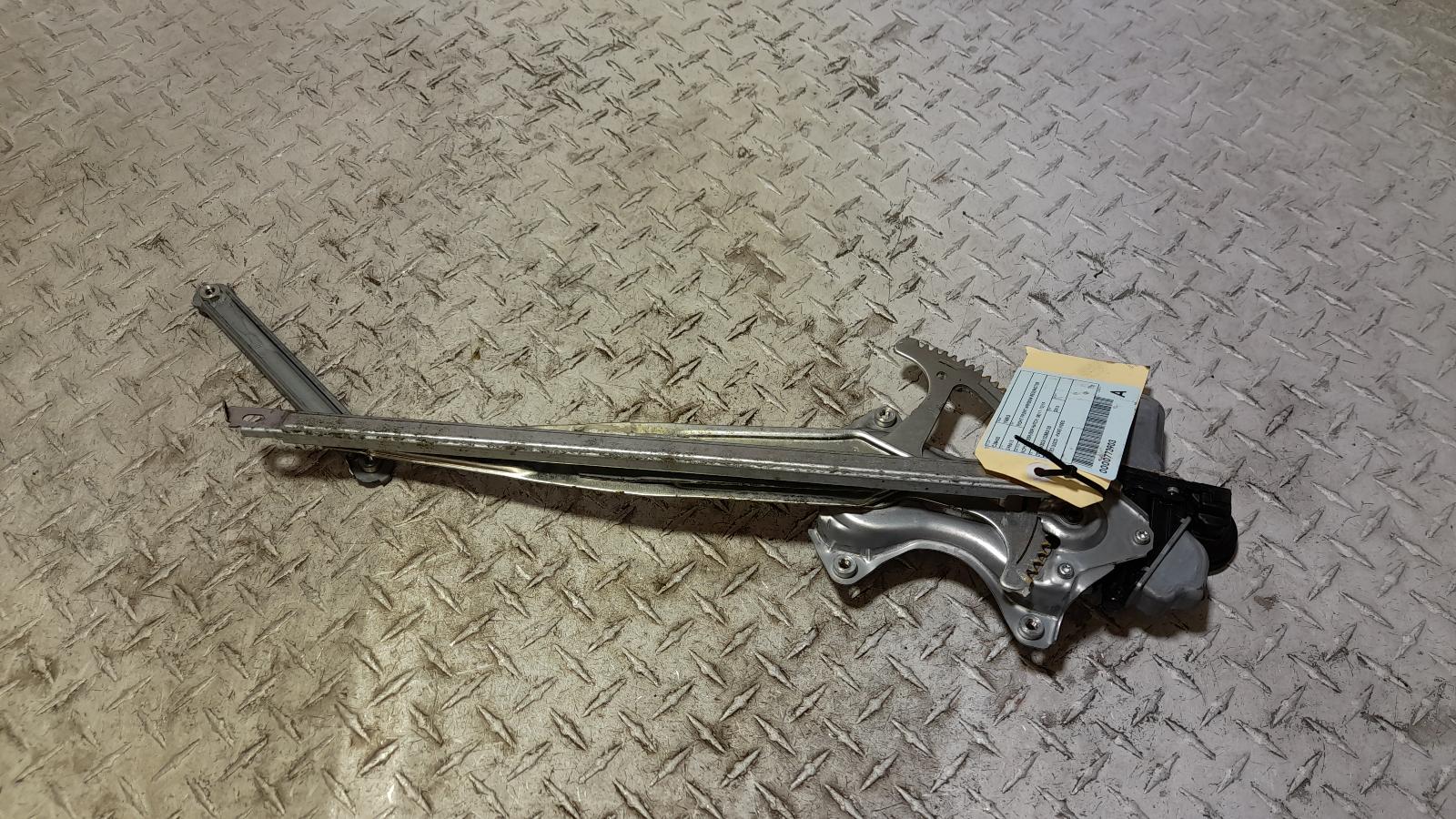 View Auto part Right Front Window Reg/Motor Toyota Yaris 2016