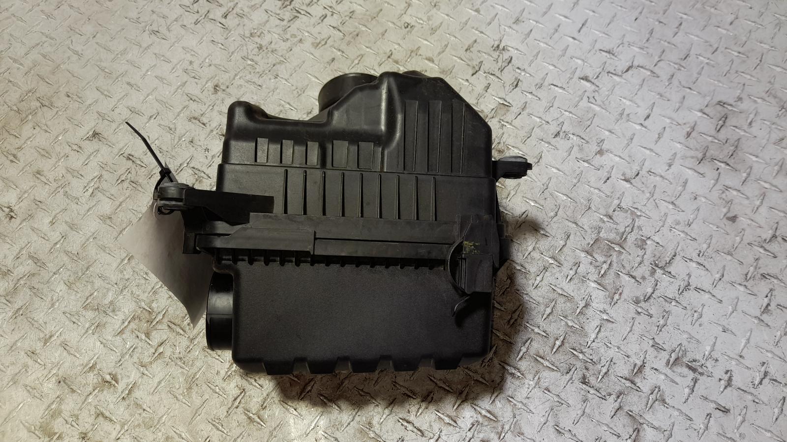 View Auto part Air Cleaner/Box Hyundai I30 2018