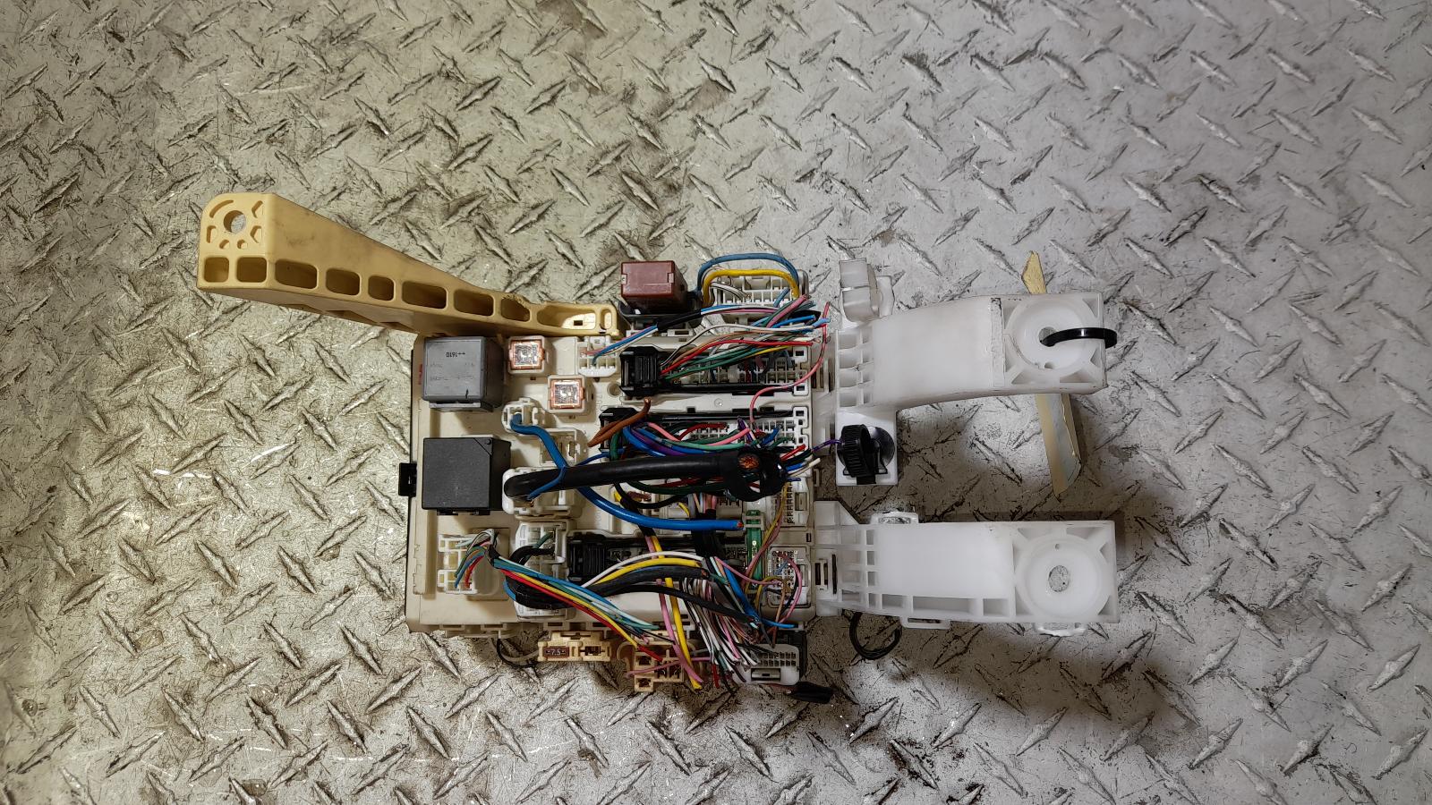 View Auto part Fuse Box Toyota Yaris 2010