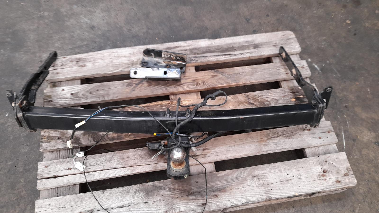 View Auto part Towbar Nissan Xtrail 2012