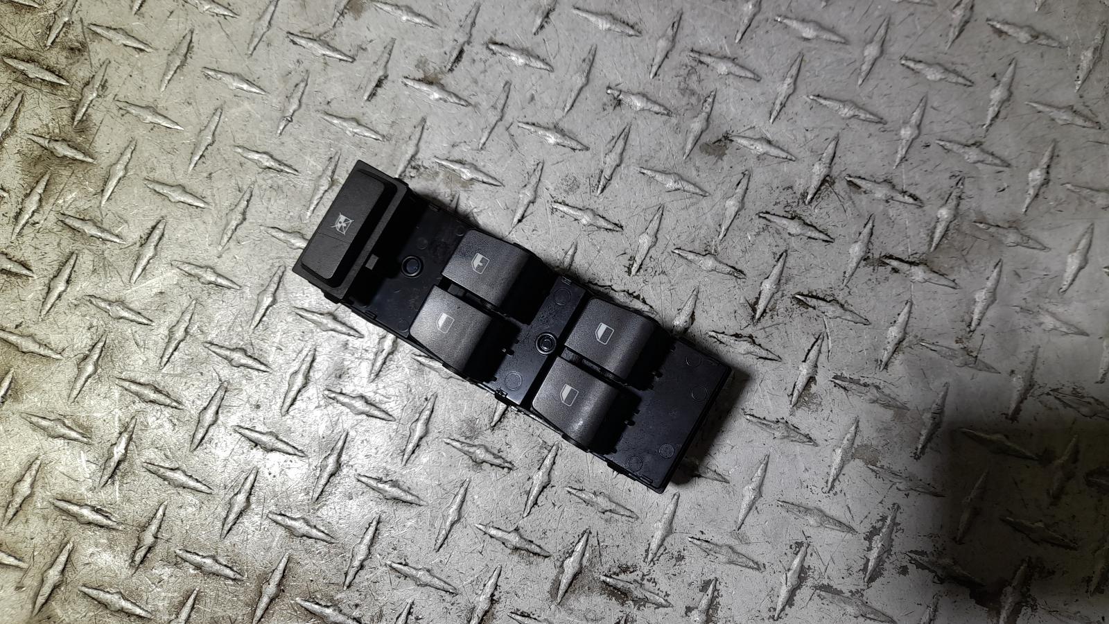 View Auto part Pwr Dr Wind Switch Hyundai I30 2018