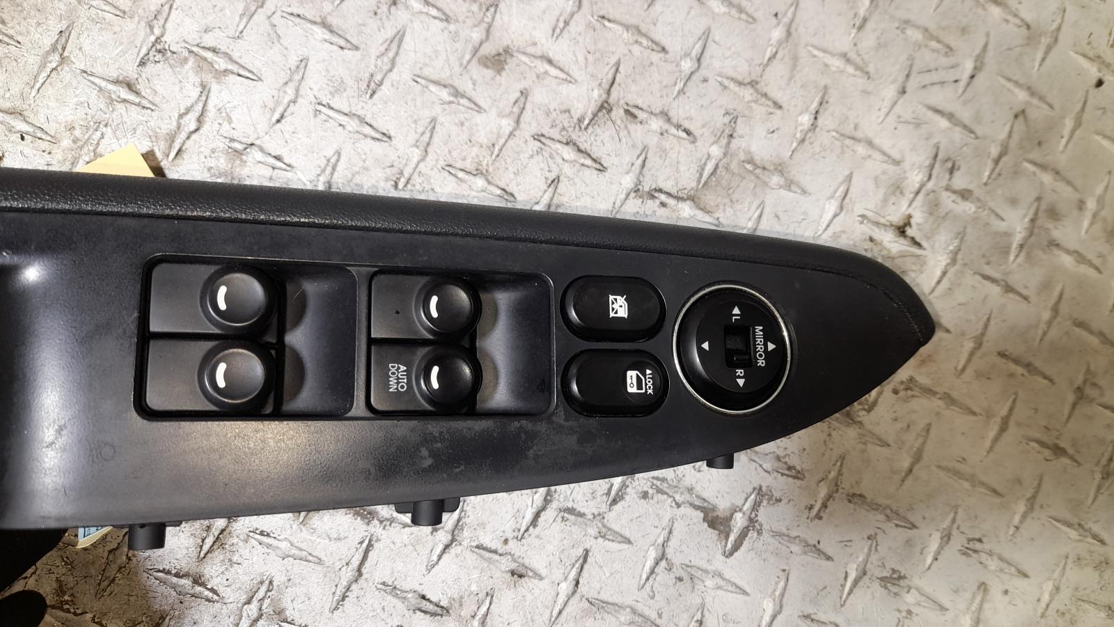 View Auto part Pwr Dr Wind Switch Hyundai I30 2011