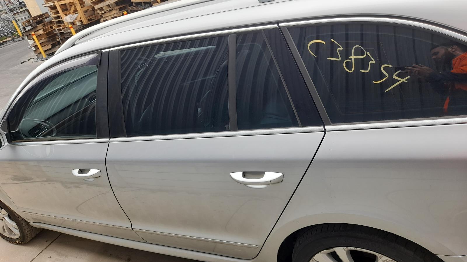 View Auto part Left Rear Door/Sliding Skoda Superb 2012