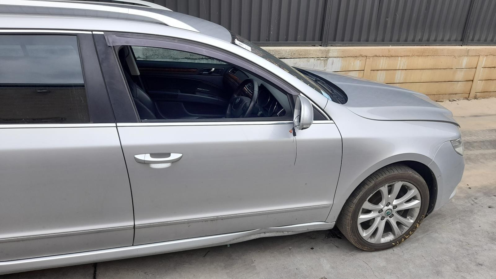 View Auto part Right Front Door Skoda Superb 2012