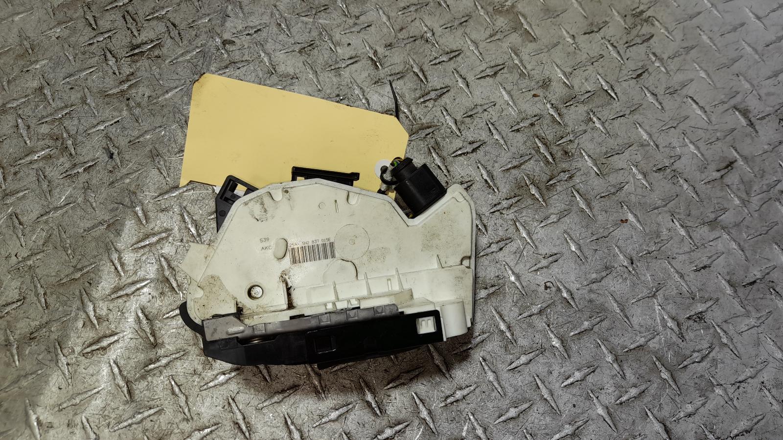 View Auto part Door/Boot/Gate Lock Skoda Superb 2012