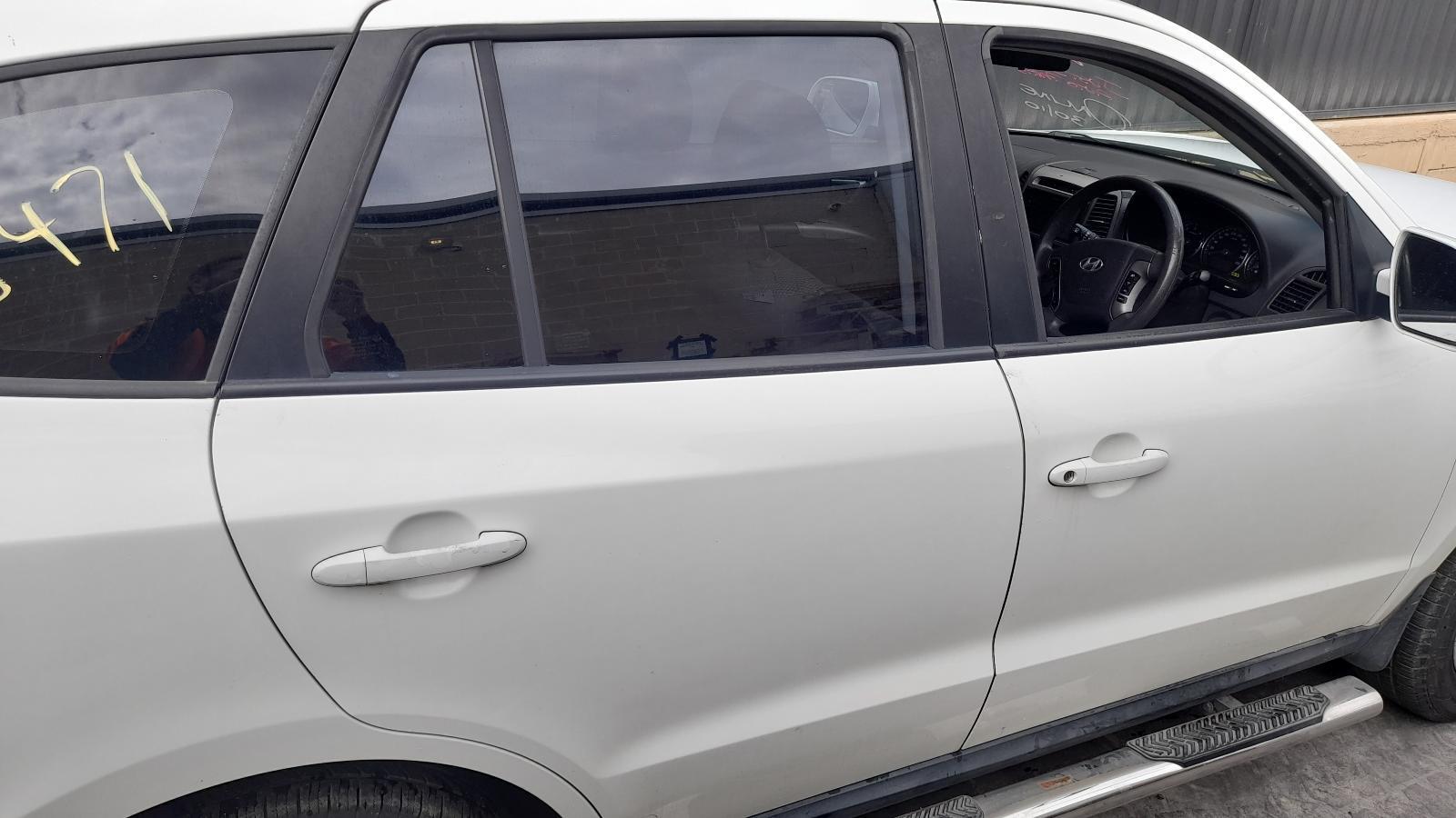 View Auto part Right Rear Door Sliding Hyundai Santa Fe 2011