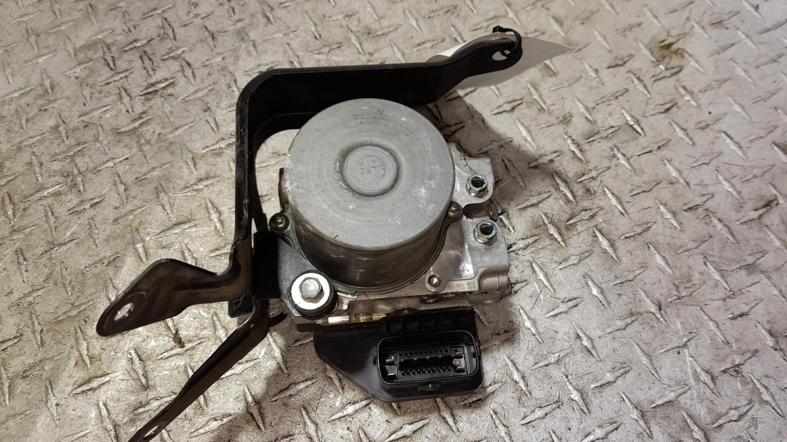 View Auto part Abs Pump/Modulator Mitsubishi Triton 2015