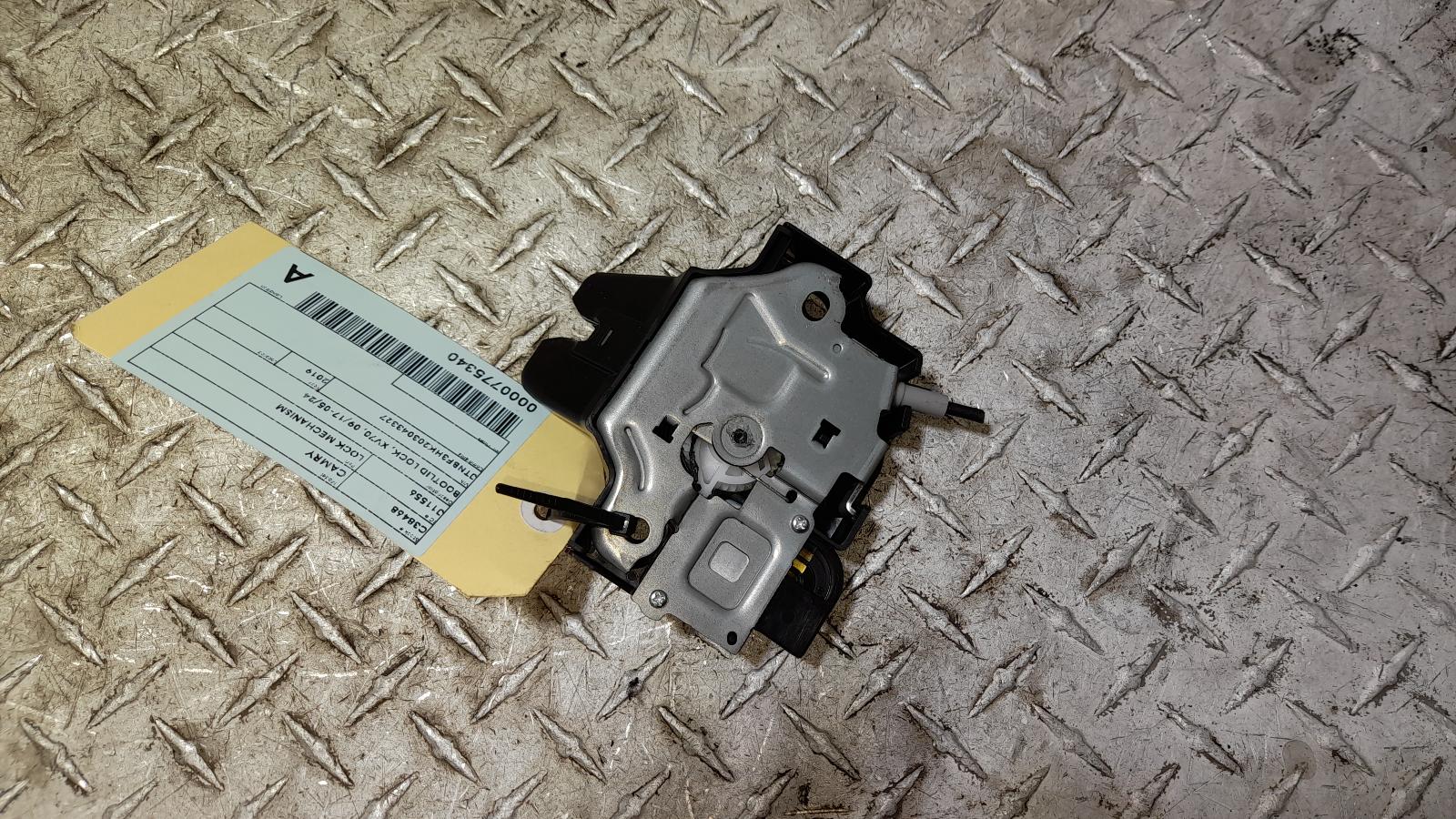 View Auto part Door/Boot/Gate Lock Toyota Camry 2019