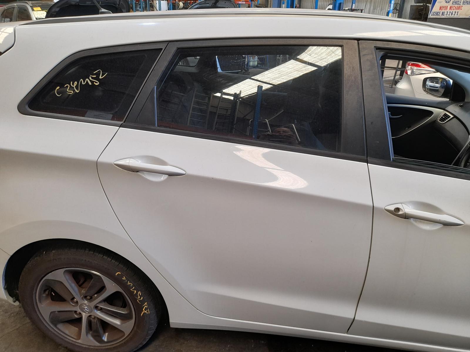 View Auto part Right Rear Door Sliding Hyundai I30 2015