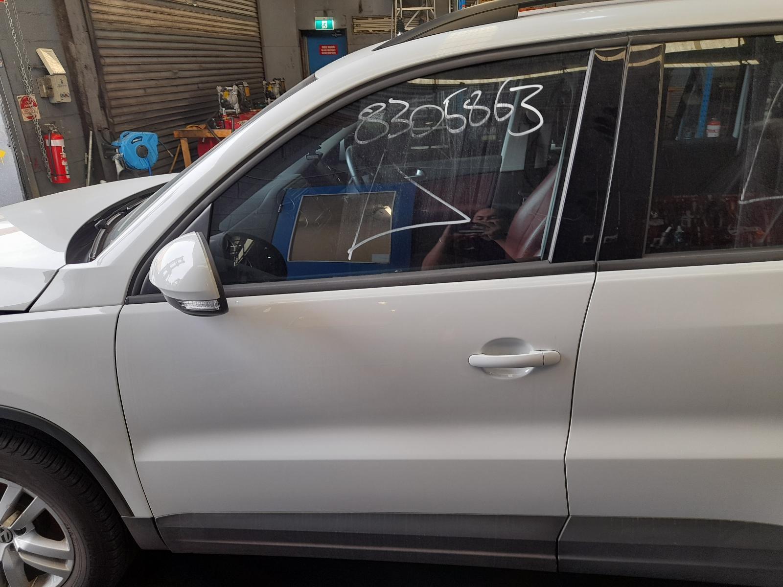 View Auto part Left Front Door Volkswagen Tiguan 2016