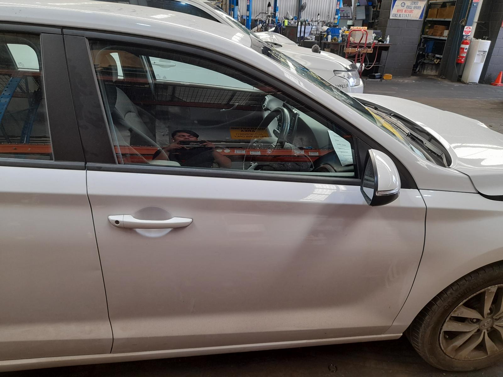 View Auto part Right Front Door Hyundai I30 2018