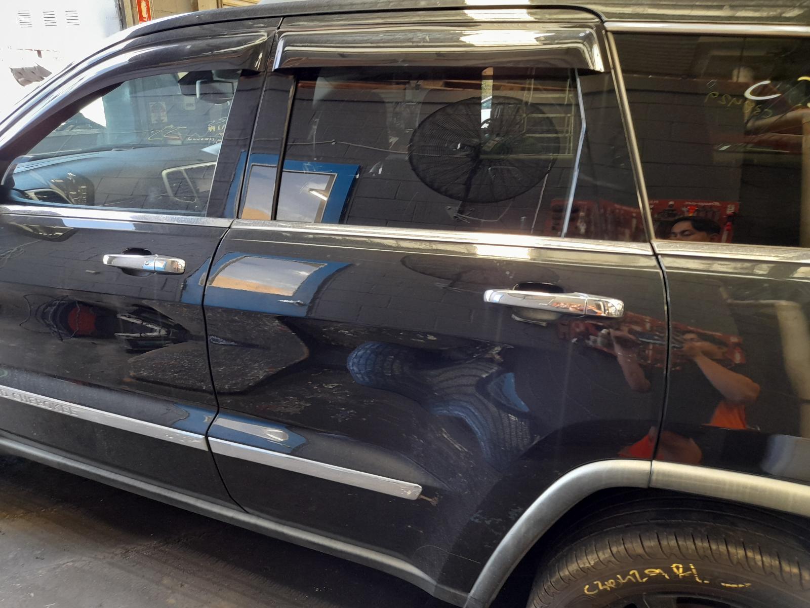 View Auto part Left Rear Door/Sliding Jeep Grandcherokee 2011