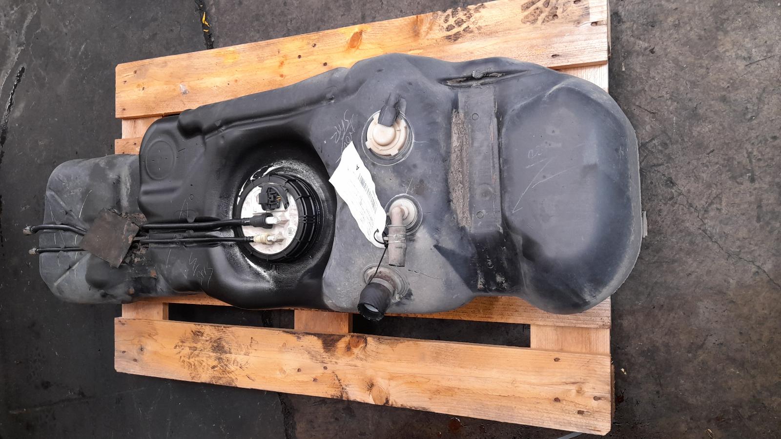 View Auto part Fuel Tank Isuzu Dmax 2016