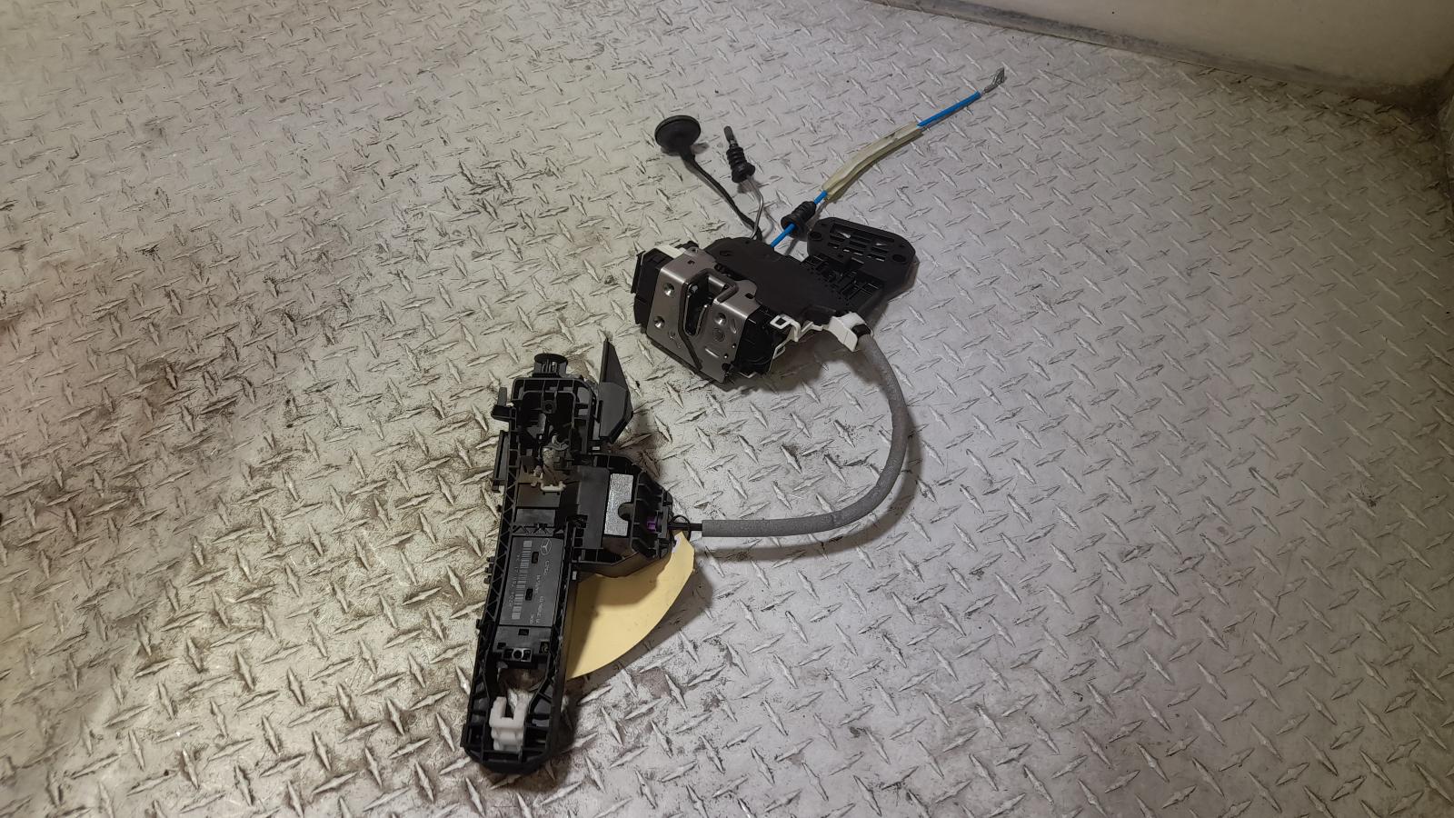 View Auto part Door/Boot/Gate Lock Mercedes A Class 2015