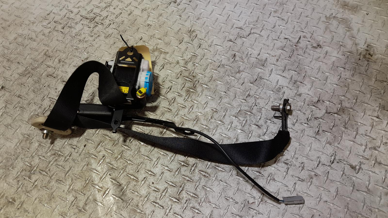 View Auto part Seatbelt/Stalk Mazda 3 2014