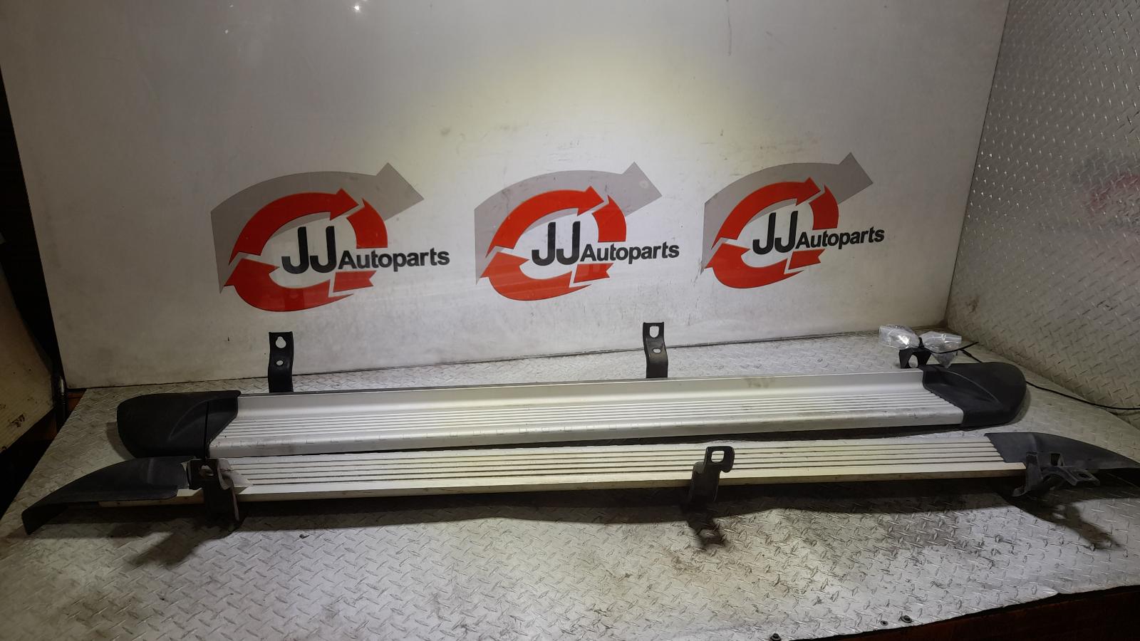 View Auto part Side Step/Skirt Mazda Bt50 2014