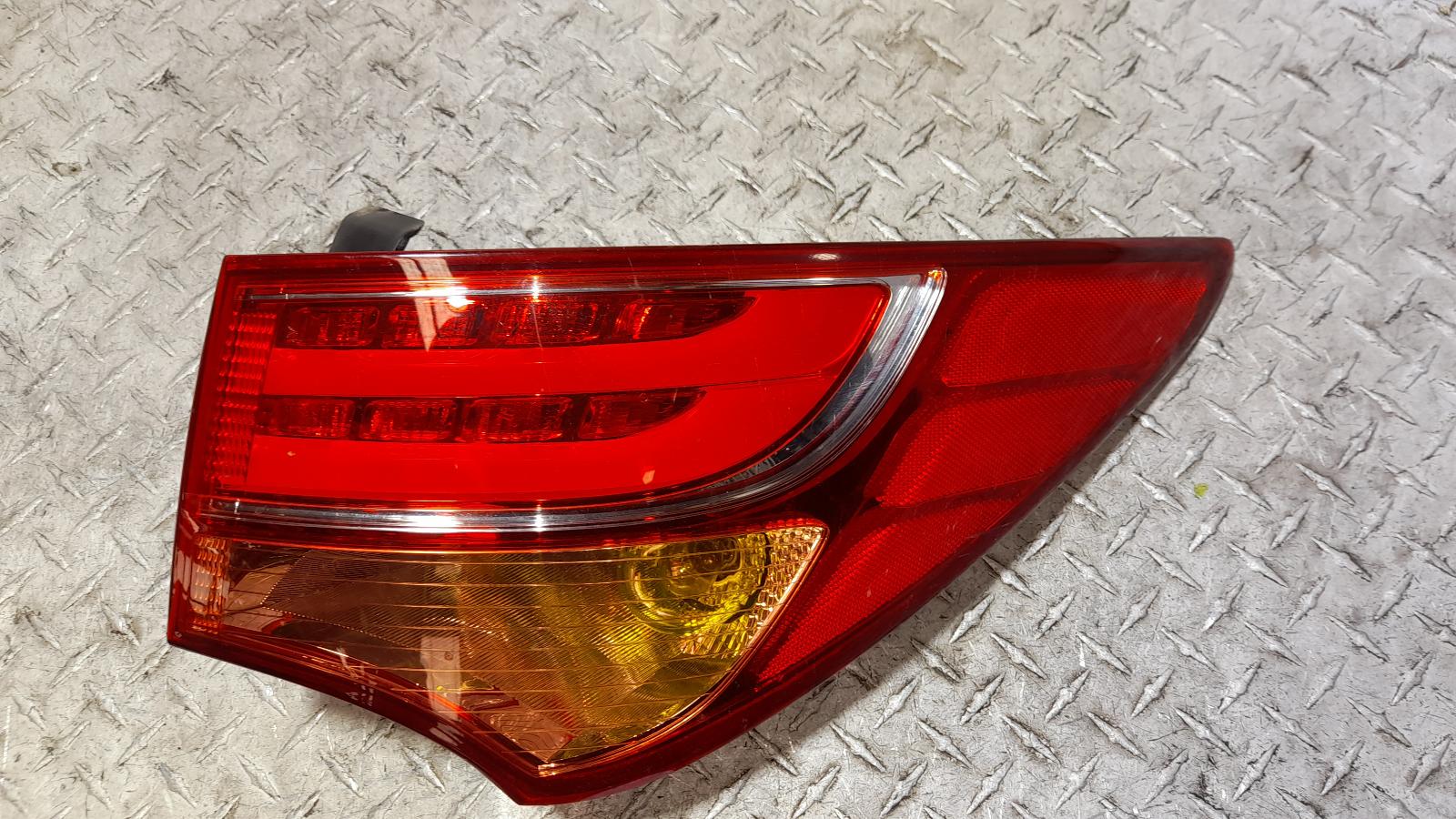 View Auto part Right Taillight Hyundai Santa Fe 2014