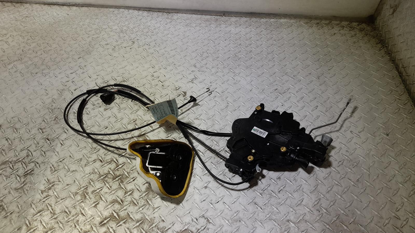 View Auto part Door/Boot/Gate Lock Volkswagen Transporter 2013