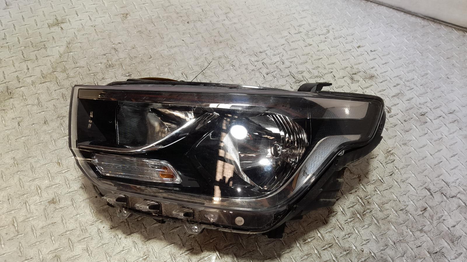 View Auto part Left Headlamp Hyundai Iload/imax 2020