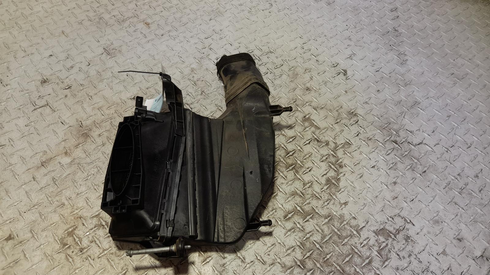 View Auto part Air Cleaner/Box Mercedes M Class 2013