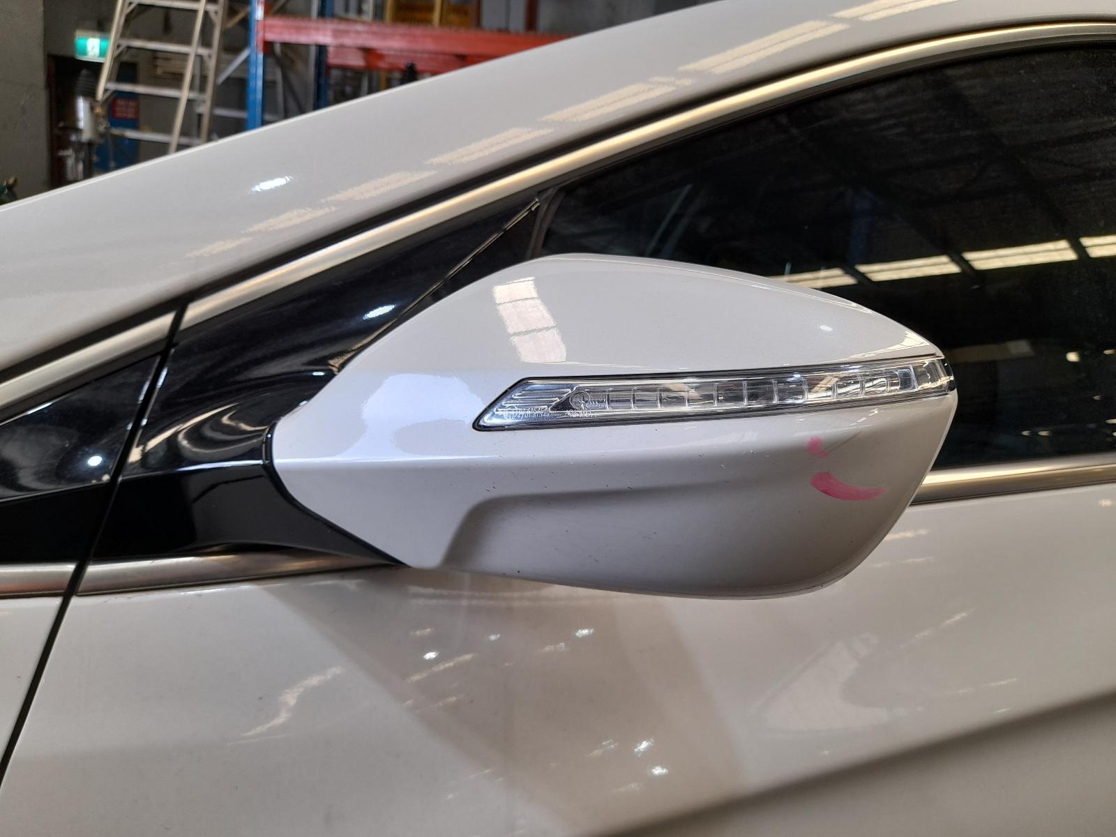 View Auto part Left Door Mirror Hyundai I40 2014