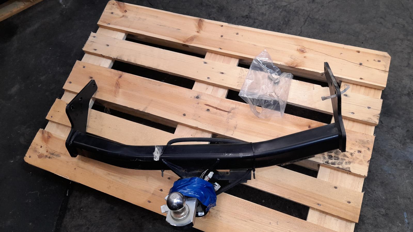 View Auto part Towbar Mazda Cx9 2013