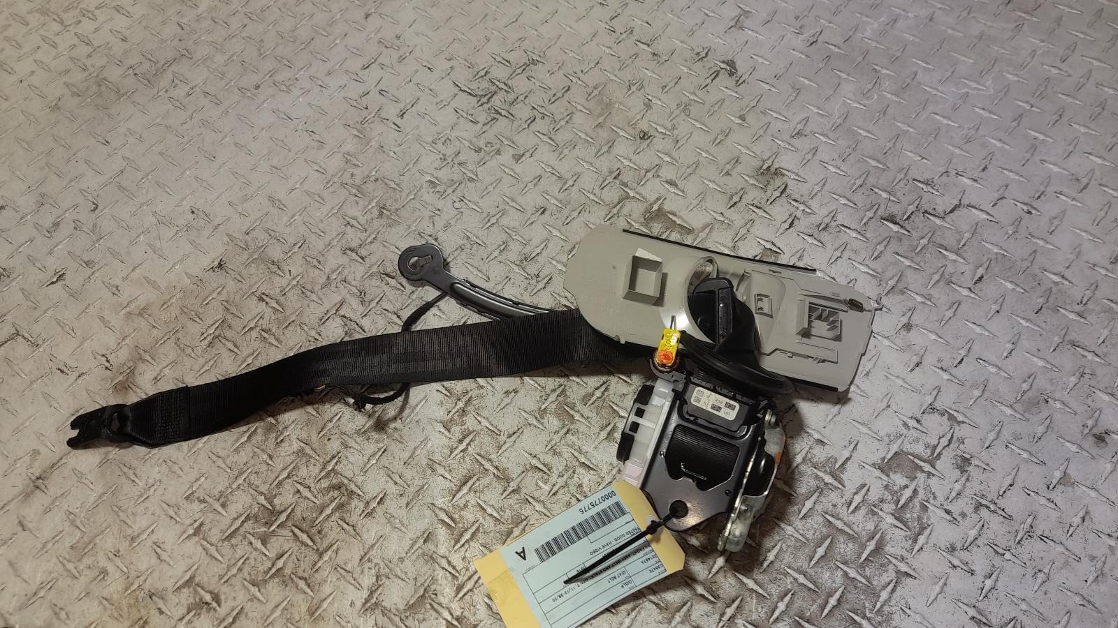 View Auto part Seatbelt/Stalk Volkswagen Golf 2015