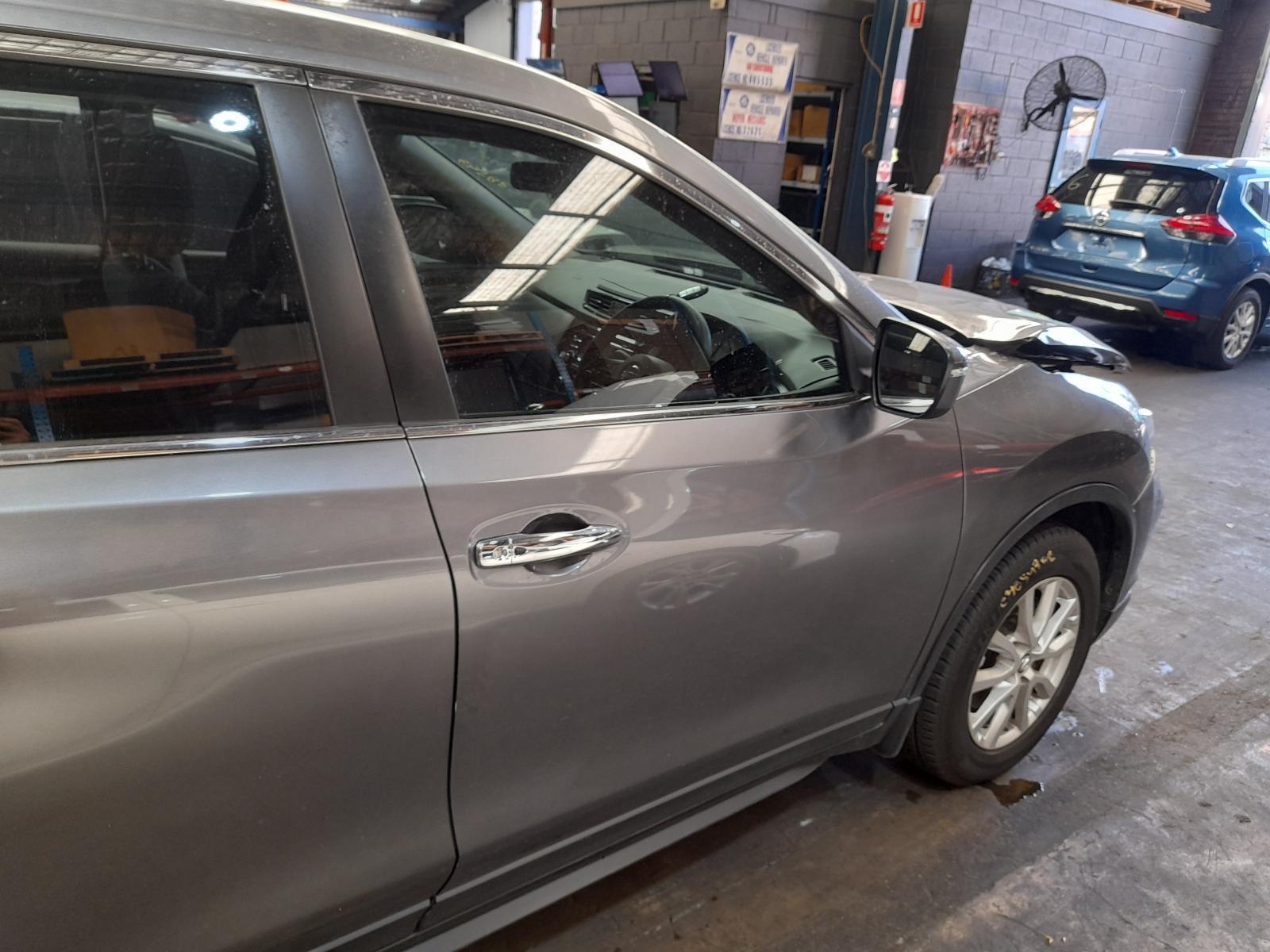 View Auto part Right Front Door Nissan Xtrail 2019