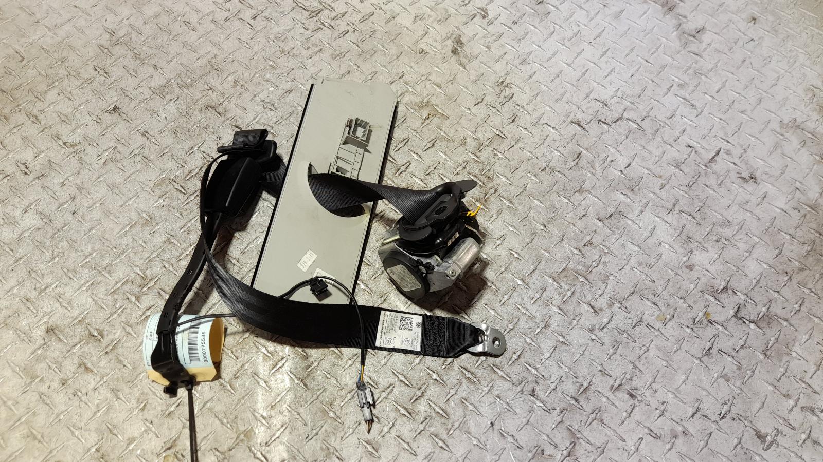 View Auto part Seatbelt/Stalk Volkswagen Golf 2010