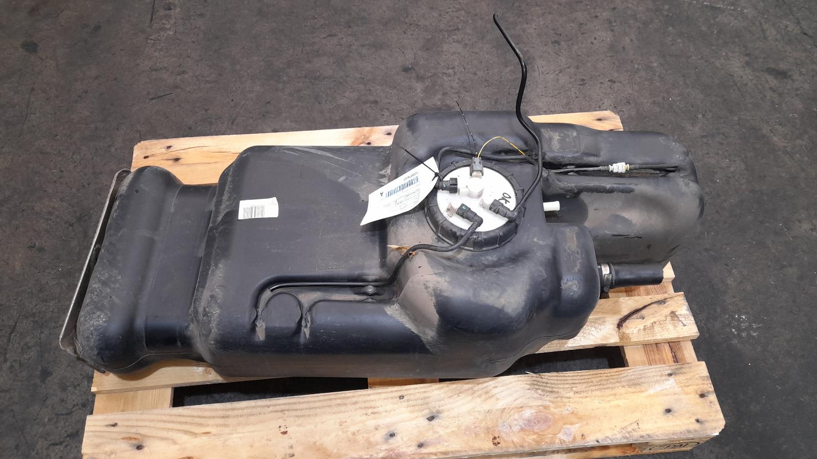 View Auto part Fuel Tank Nissan Navara 2012