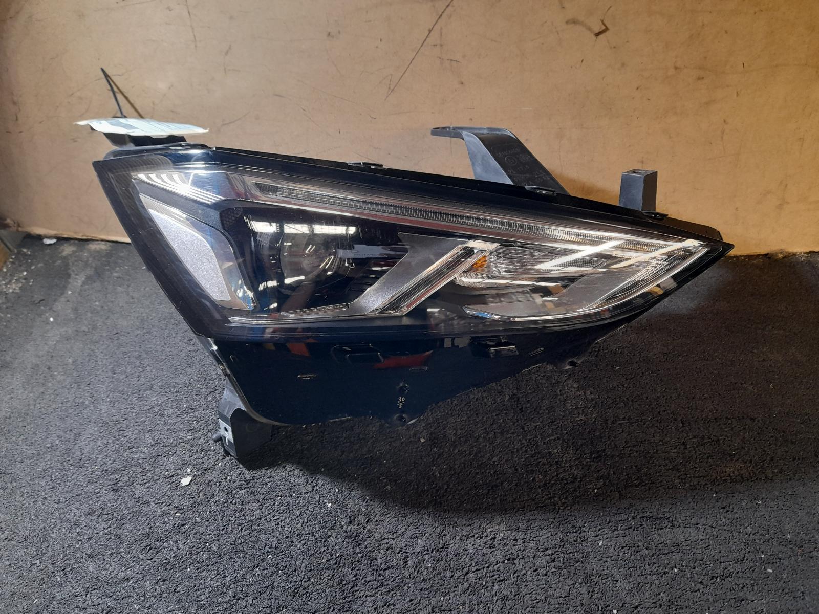 View Auto part Right Headlamp Isuzu Mu-x 2021