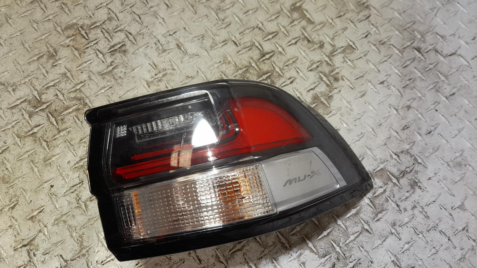 View Auto part Right Taillight Isuzu Mu-x 2021