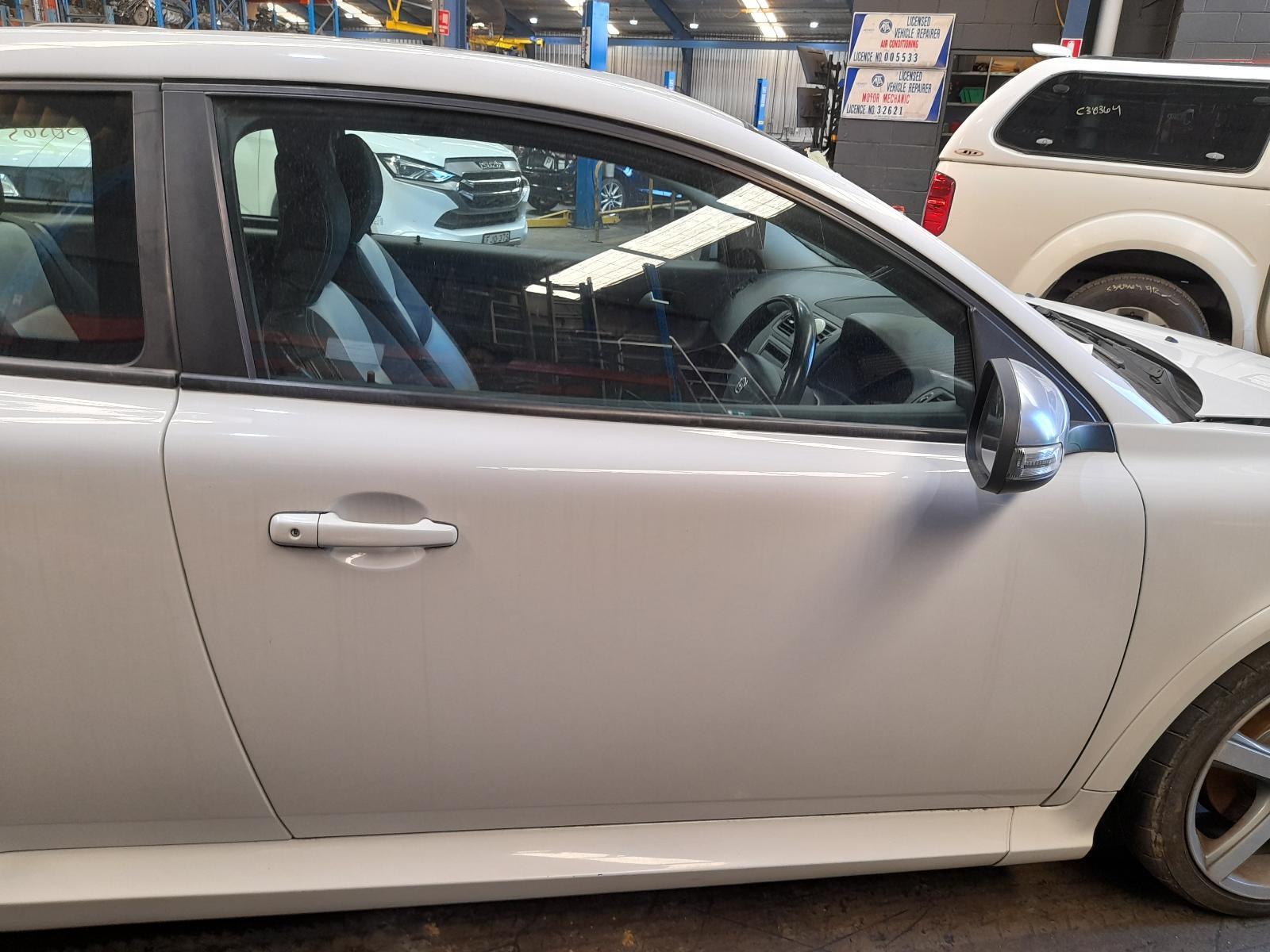 View Auto part Right Front Door Volvo C30 2011