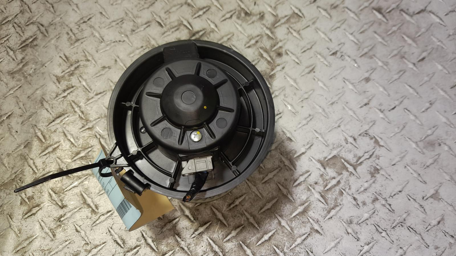 View Auto part Heater Fan Motor Nissan Pulsar 2013