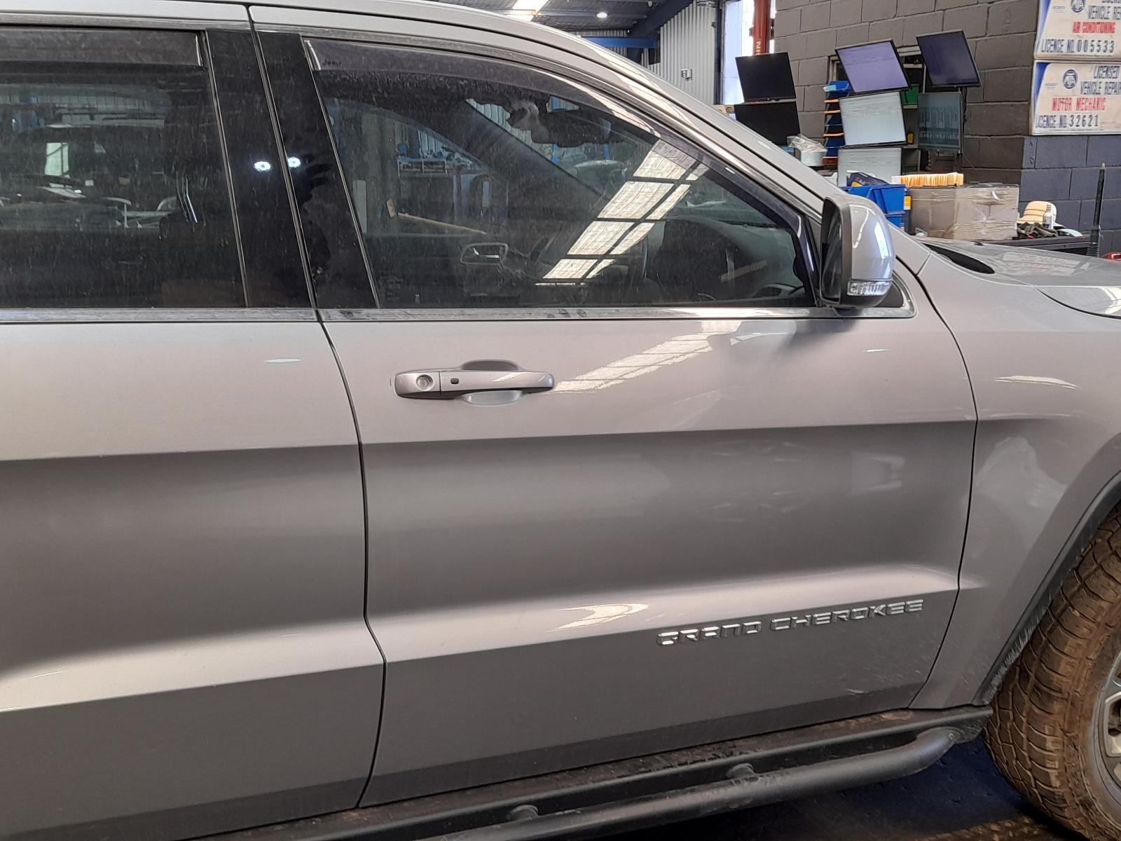 View Auto part Right Front Door Jeep Grandcherokee 2013