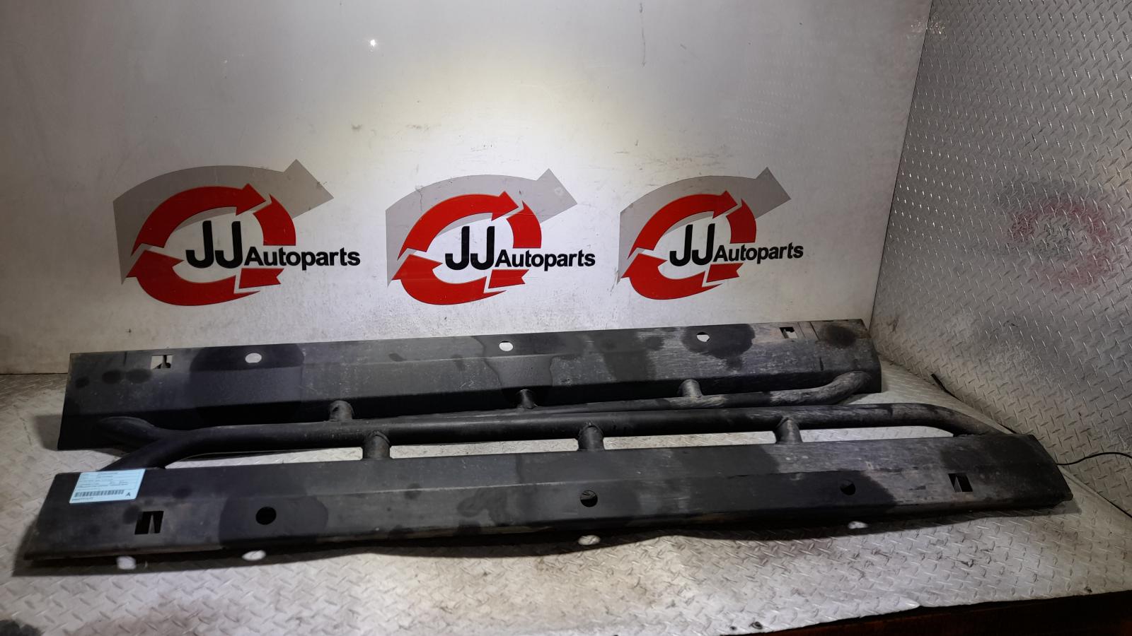 View Auto part Side Step/Skirt Jeep Grandcherokee 2013