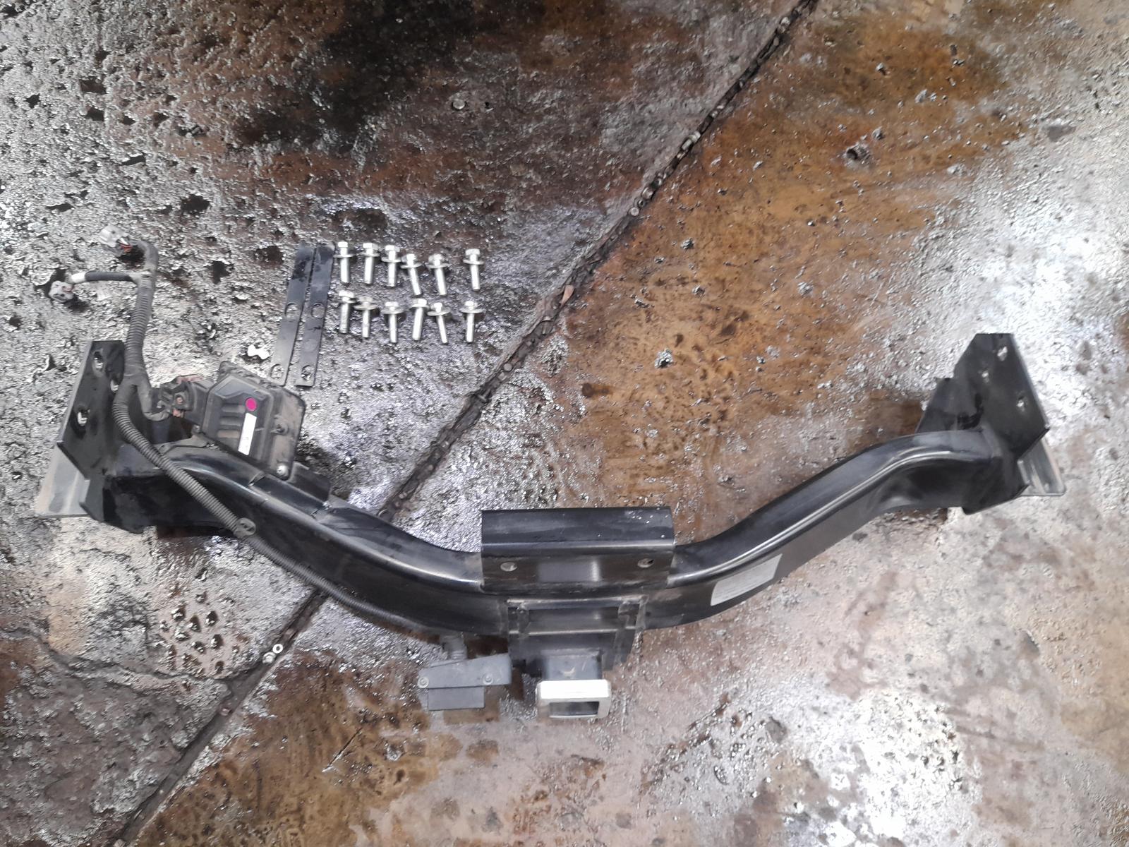 View Auto part Towbar Isuzu Mu-x 2021