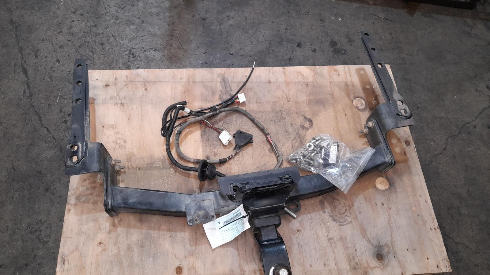 View Auto part Towbar Toyota Prado 2017