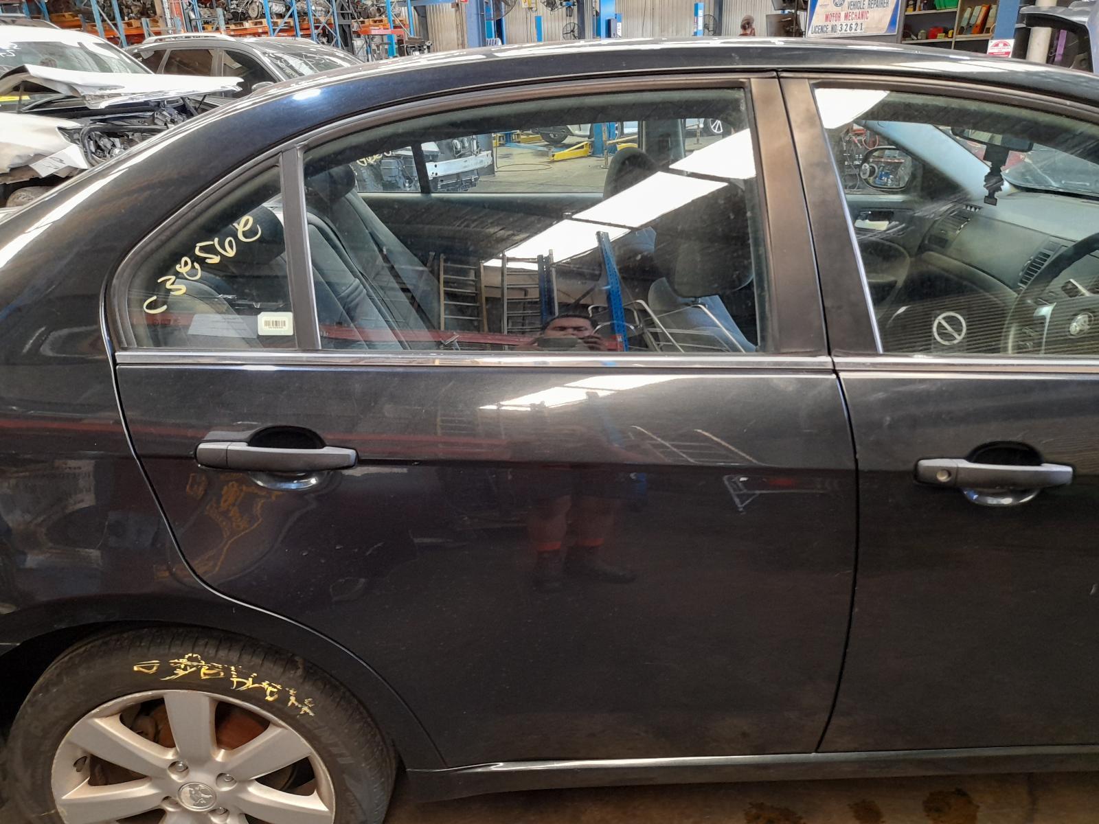 View Auto part Right Rear Door Sliding Holden Epica 2010