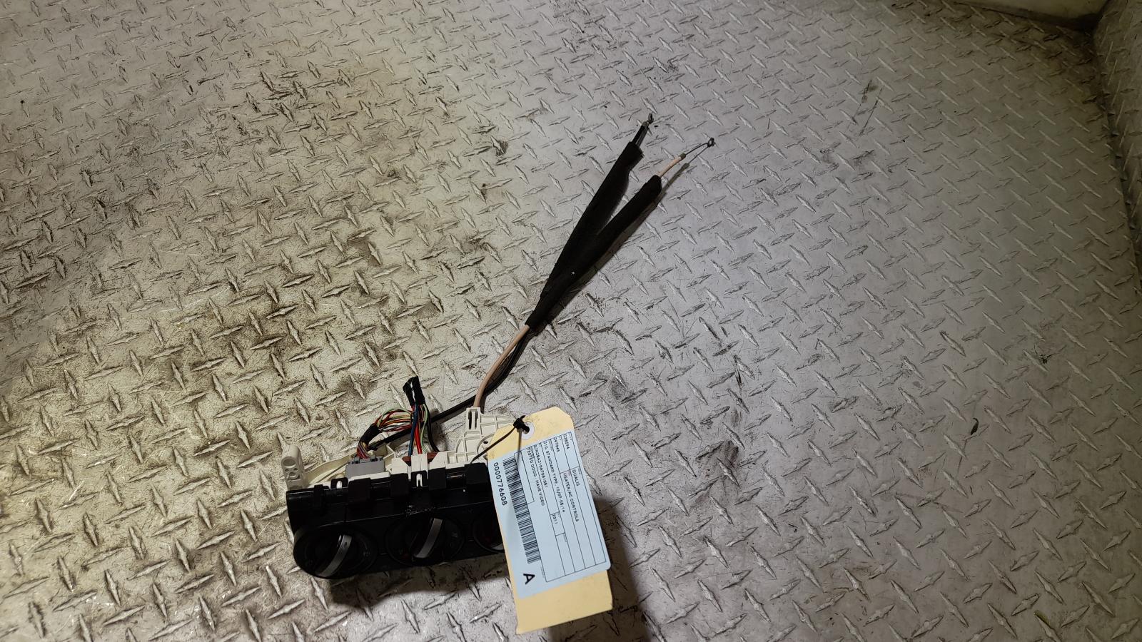 View Auto part Heater/Ac Controls Nissan Dualis 2011