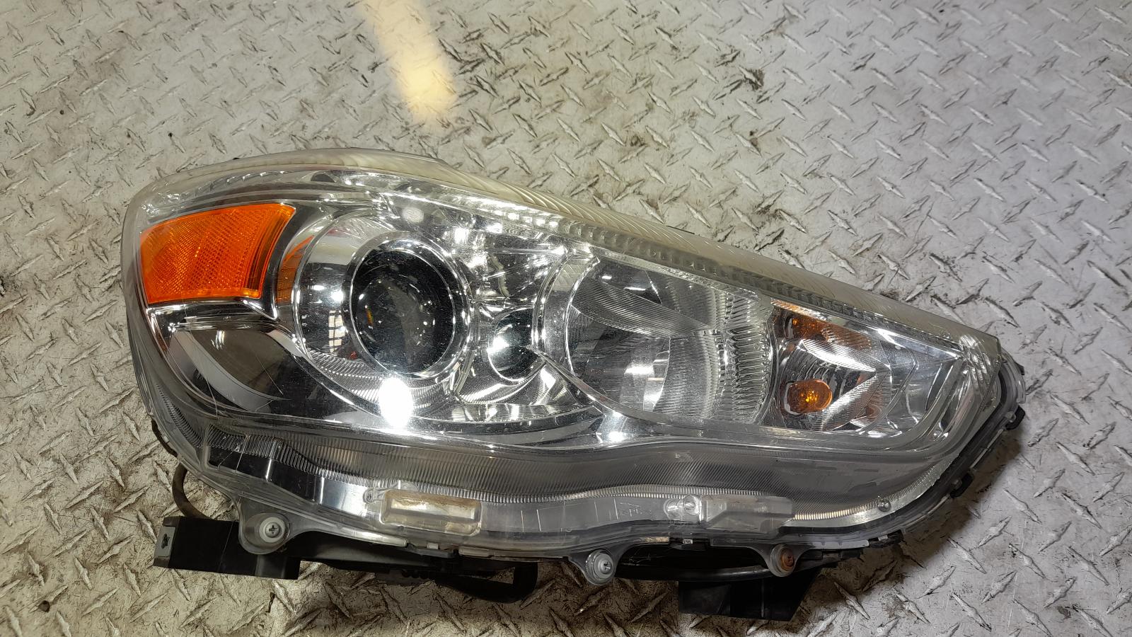 View Auto part Right Headlamp Mitsubishi Asx 2016