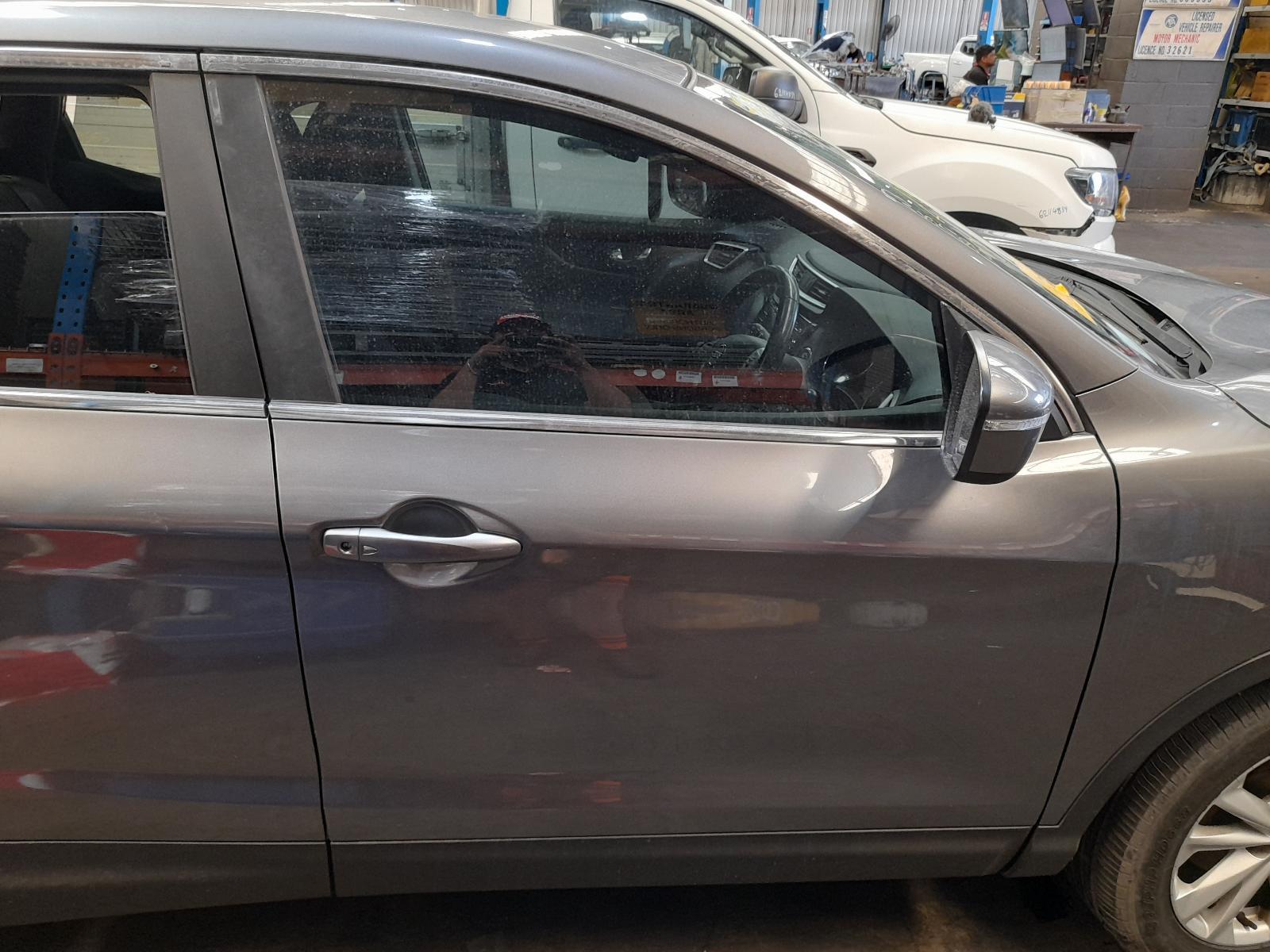 View Auto part Right Front Door Nissan Qashqai 2014