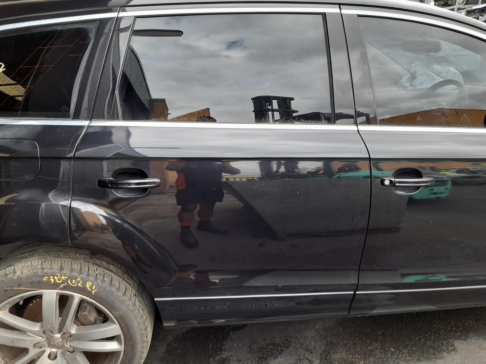 View Auto part Right Rear Door Sliding Audi Q7 2011