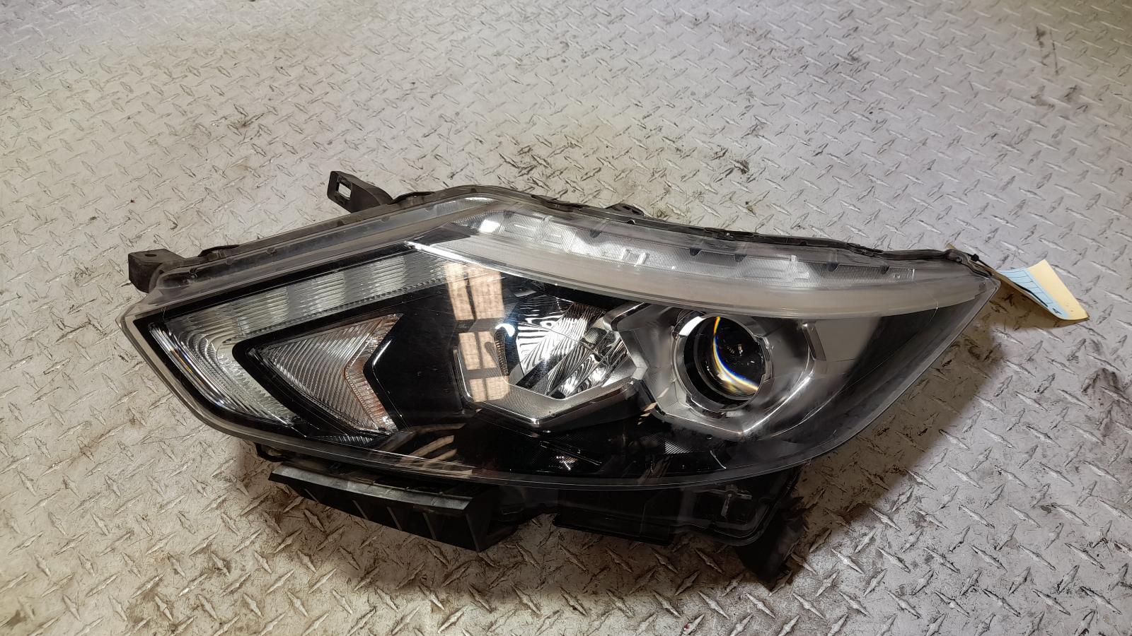 View Auto part Left Headlamp Nissan Qashqai 2015