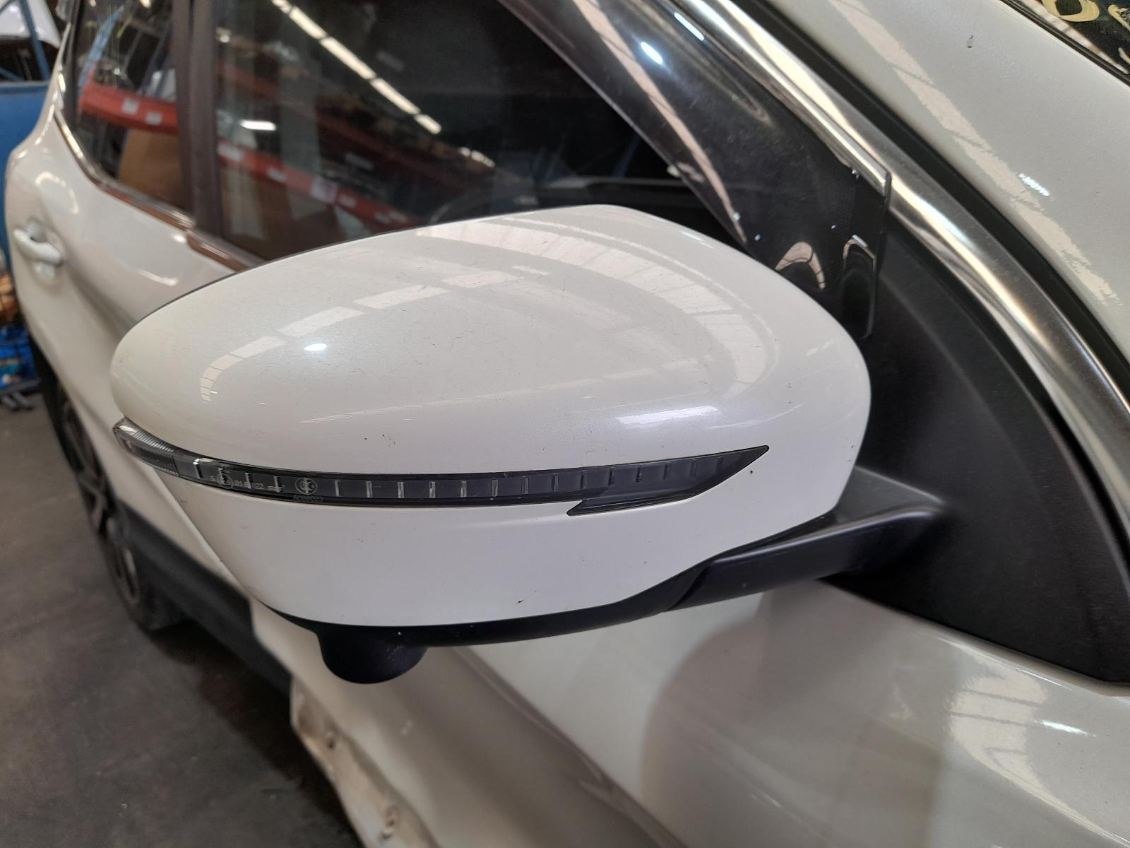View Auto part Right Door Mirror Nissan Qashqai 2015