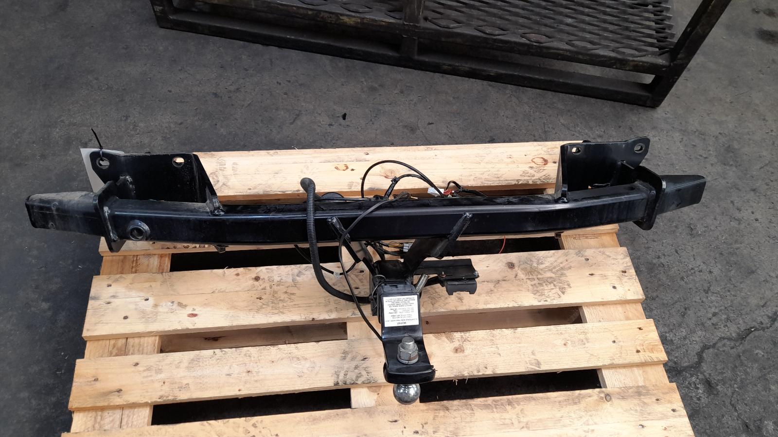 View Auto part Towbar Jeep Cherokee 2014