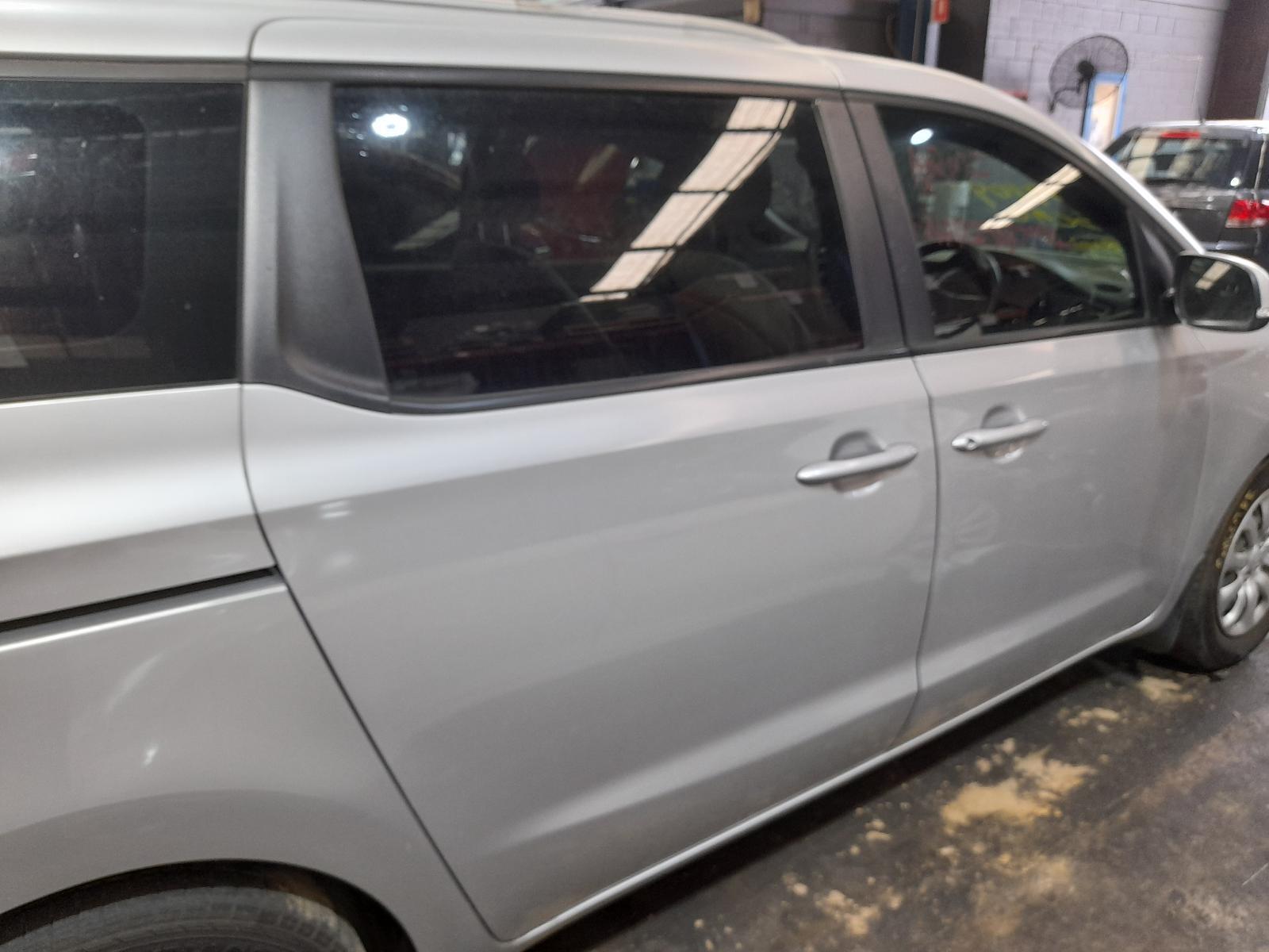 View Auto part Right Rear Door Sliding Kia Carnival/grand Carnival 2016