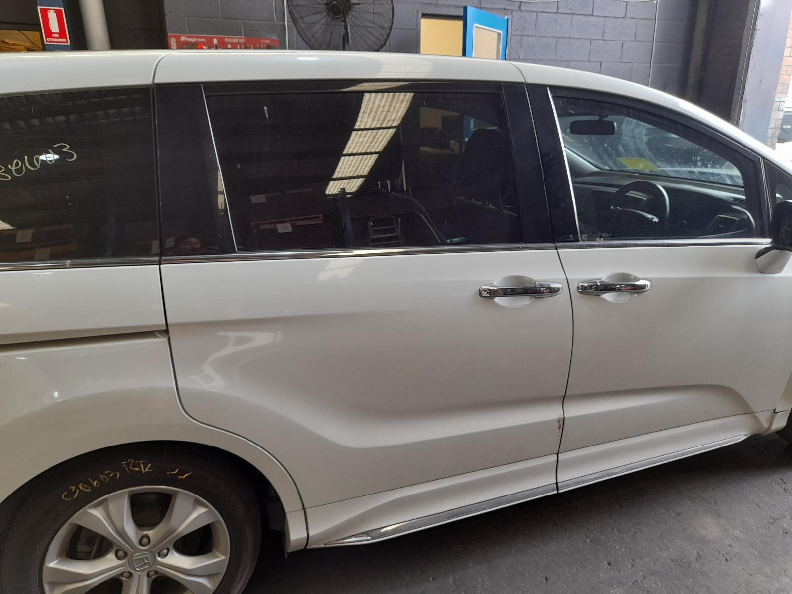 View Auto part Right Rear Door Sliding Honda Odyssey 2018