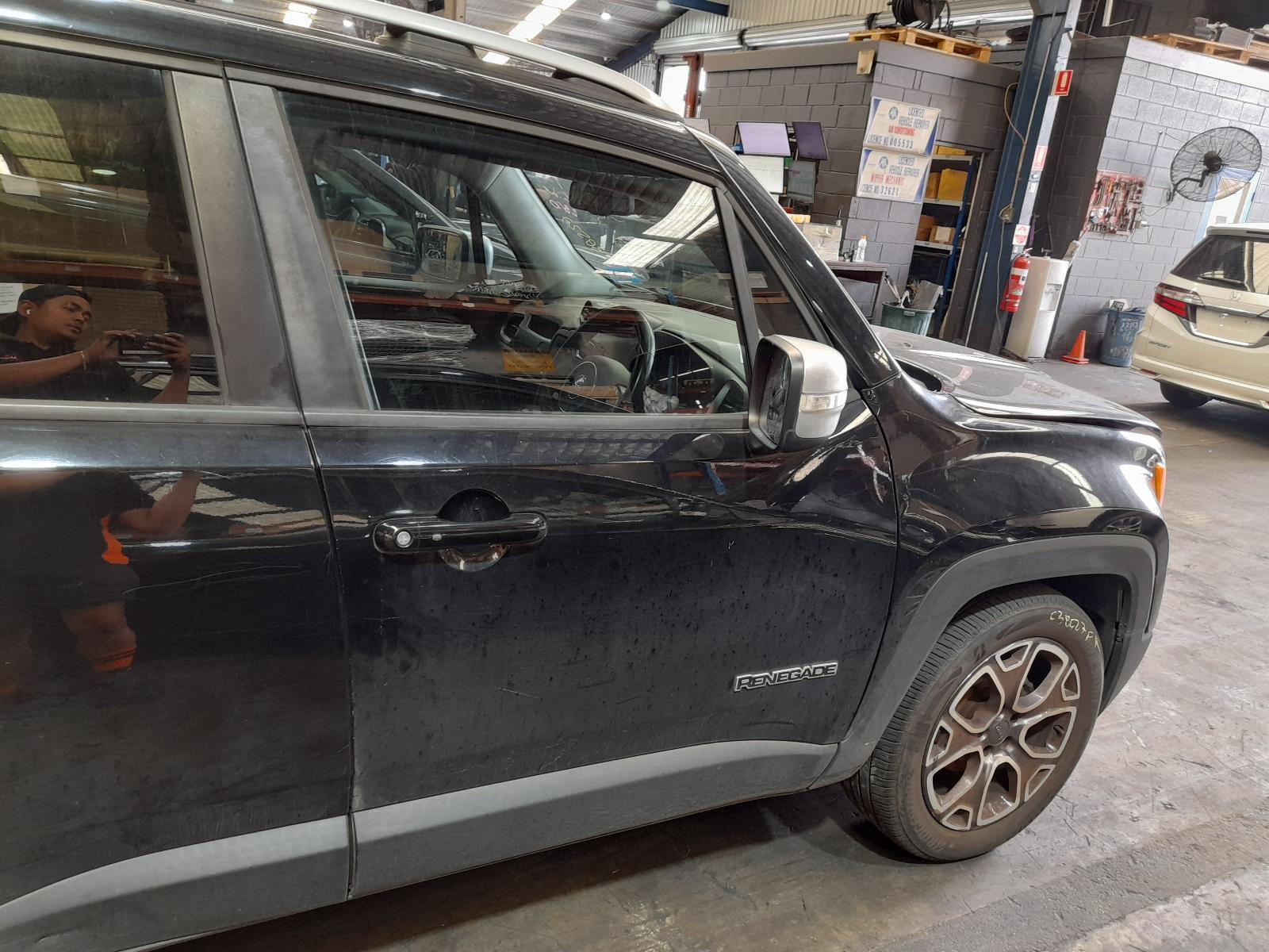 View Auto part Right Front Door Jeep Renegade 2015